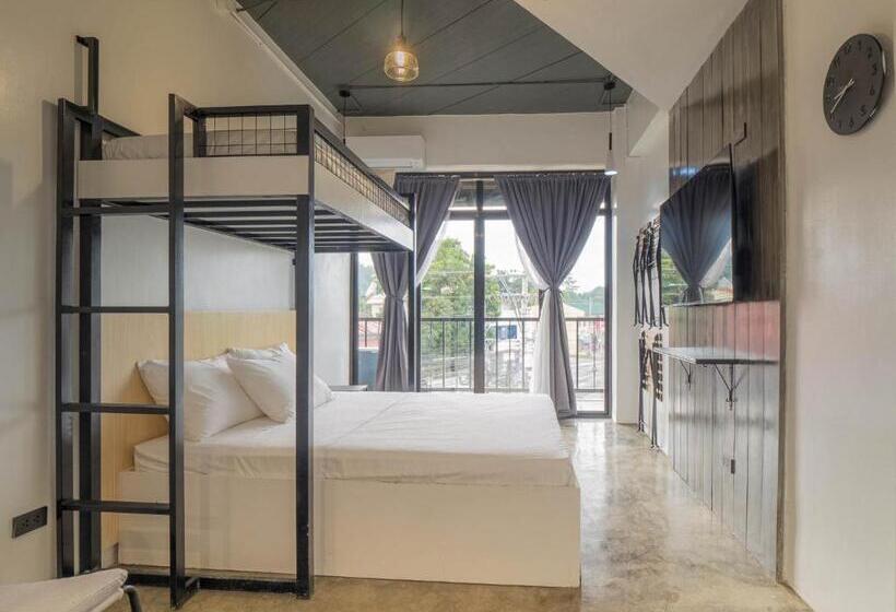 هتل Auberge Petit