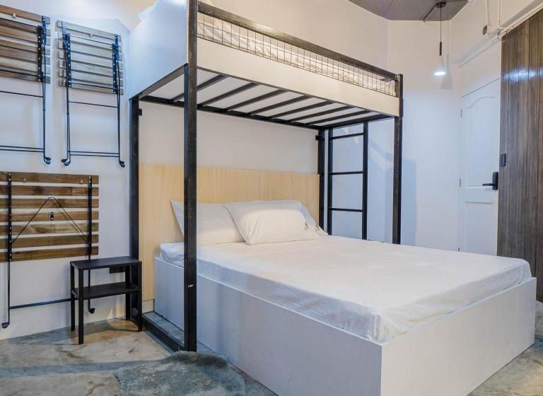 هتل Auberge Petit