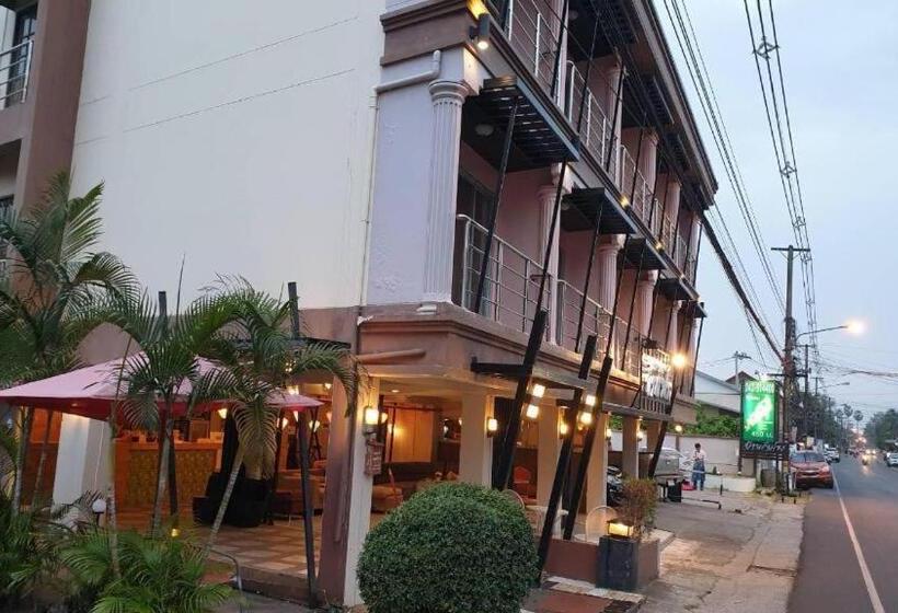 هتل Baan Rim Khong