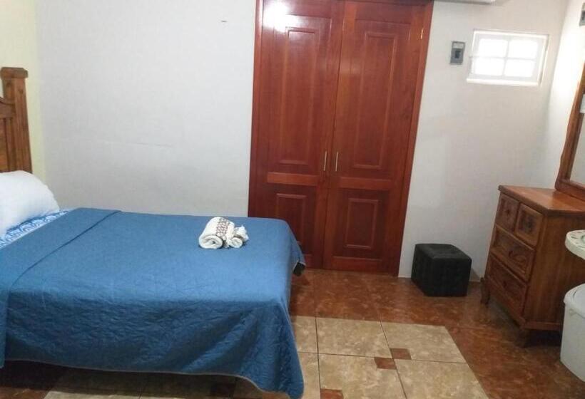 هتل Casa Viejo Chac