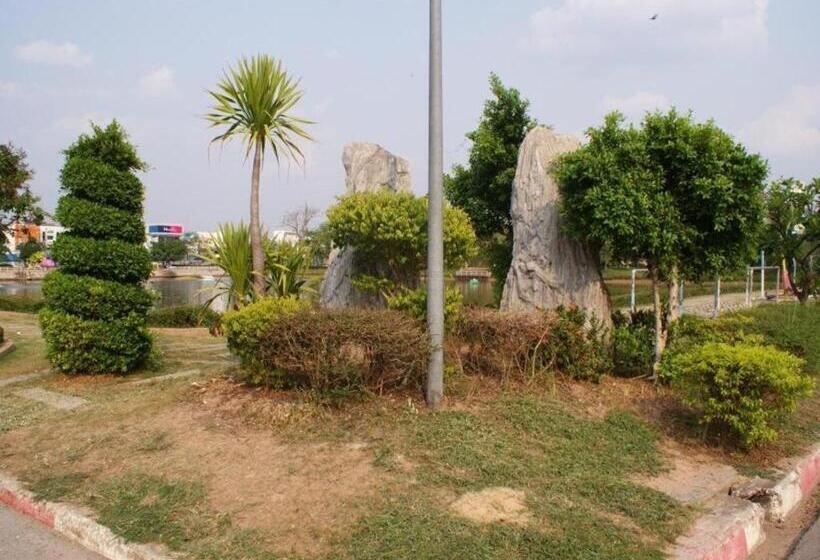 فندق Crystal Place Buayai