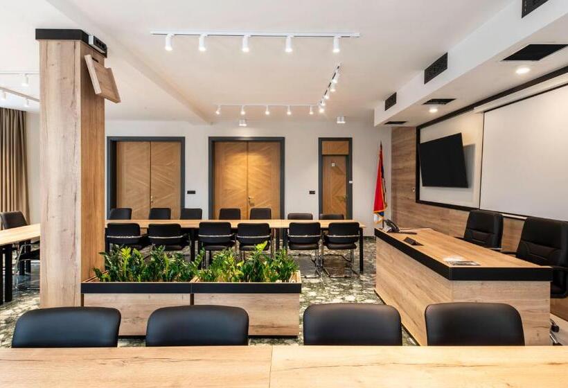 هتل Dve Kule Resort & Winery