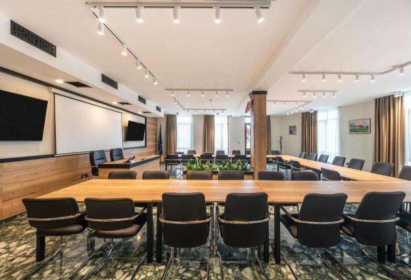 هتل Dve Kule Resort & Winery