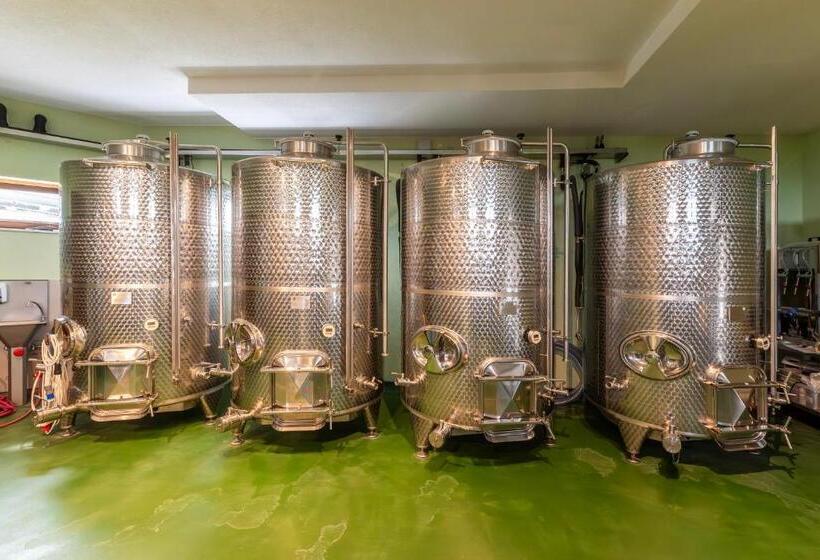 هتل Dve Kule Resort & Winery