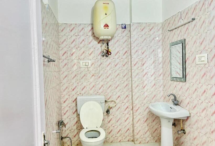 Eagle Nest Central Heated Building Near Mall Road Luxury Rooms & 3 Star Hotel In Dalhousie