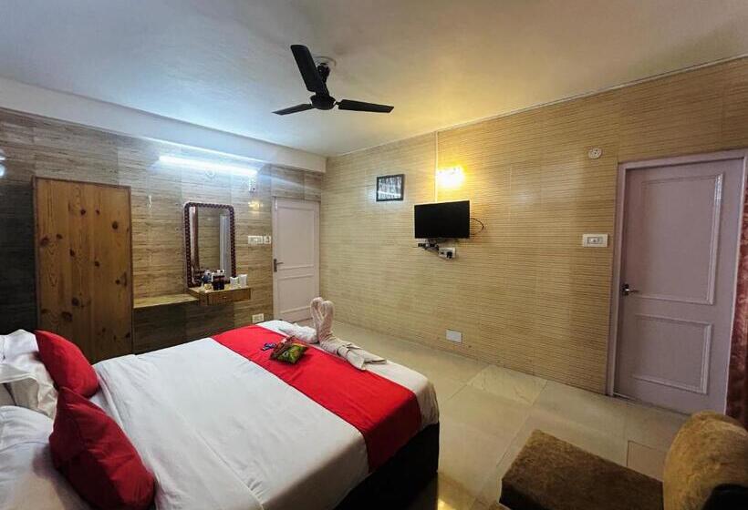 Eagle Nest Central Heated Building Near Mall Road Luxury Rooms & 3 Star Hotel In Dalhousie