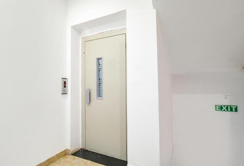 Отель Fabexpress The King Palace