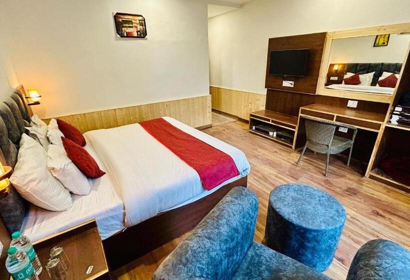 Ocean Open Terrace ! Mall Road Hotel !