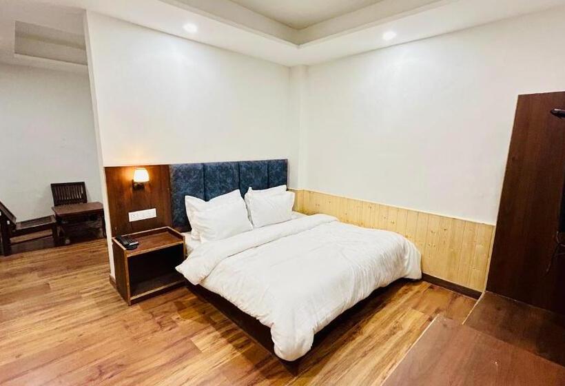 Ocean Open Terrace ! Mall Road Hotel !