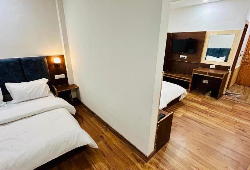 Ocean Open Terrace ! Mall Road Hotel !