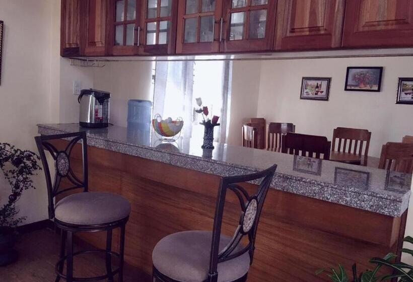 فندق Hillside Villa