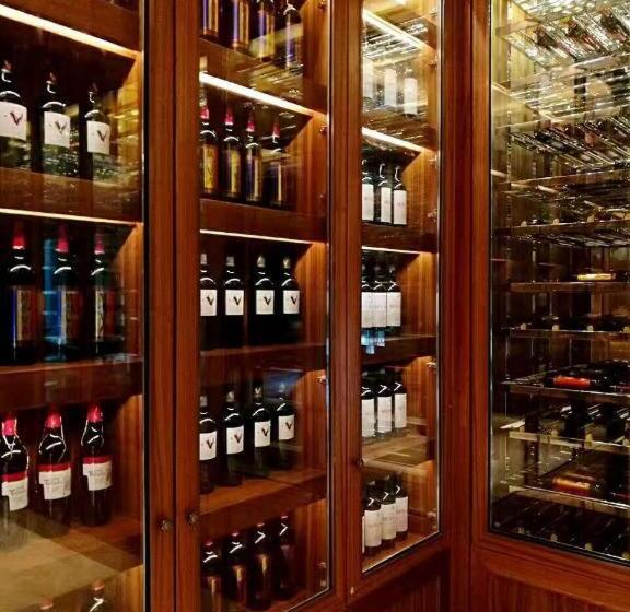 فندق Laibor International