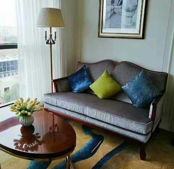 فندق Laibor International