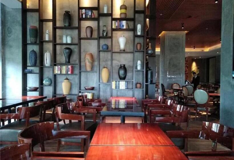 فندق Laibor International