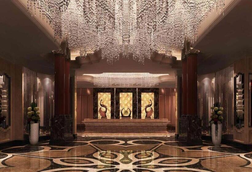 فندق Laibor International