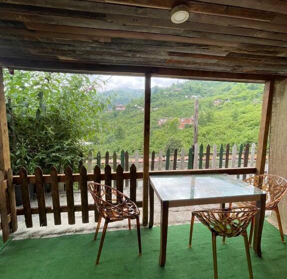 בית מלון כפרי Li̇ya 107 Dağ Manzarali Oda