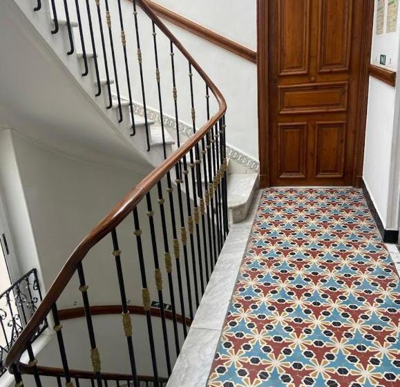 هتل Nelson   Bab El Oued