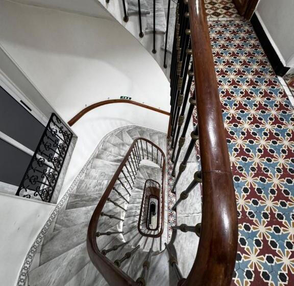 هتل Nelson   Bab El Oued