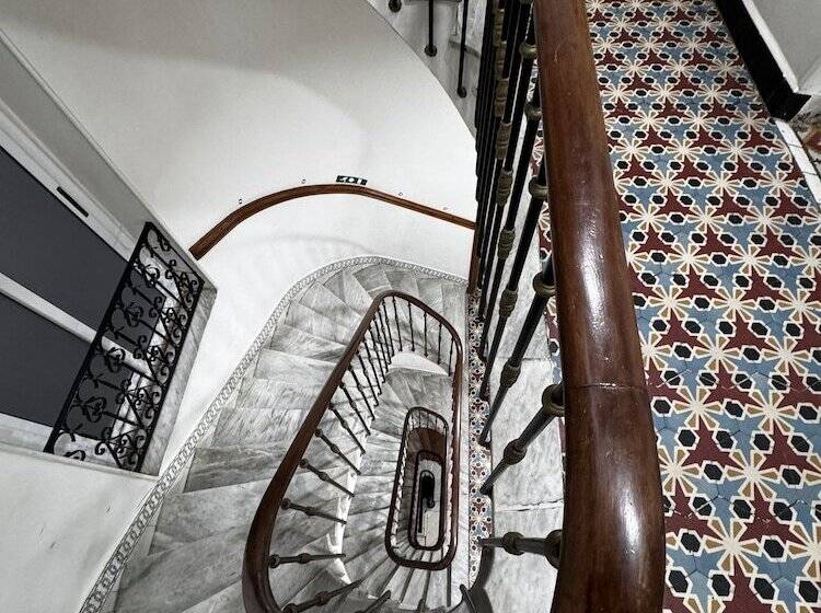 هتل Nelson   Bab El Oued