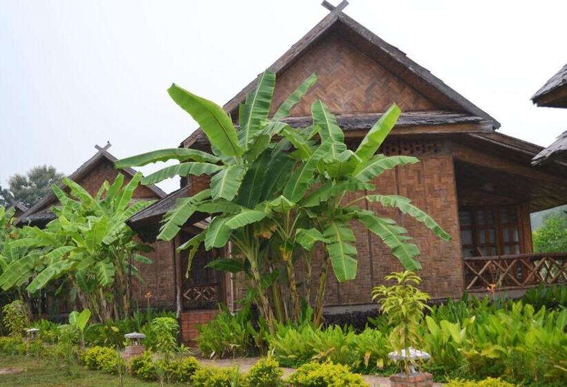 בית מלון כפרי Phou Iu Iii Bungalows