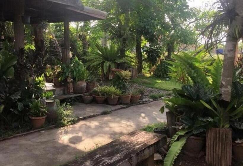 ホテル Phutawanchomdow