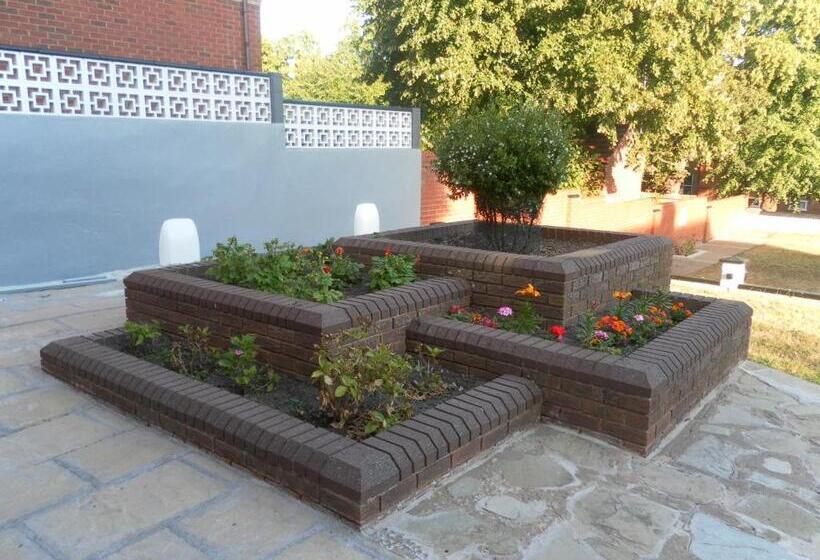 בית מלון כפרי The Elmsleigh Suite At Claremont