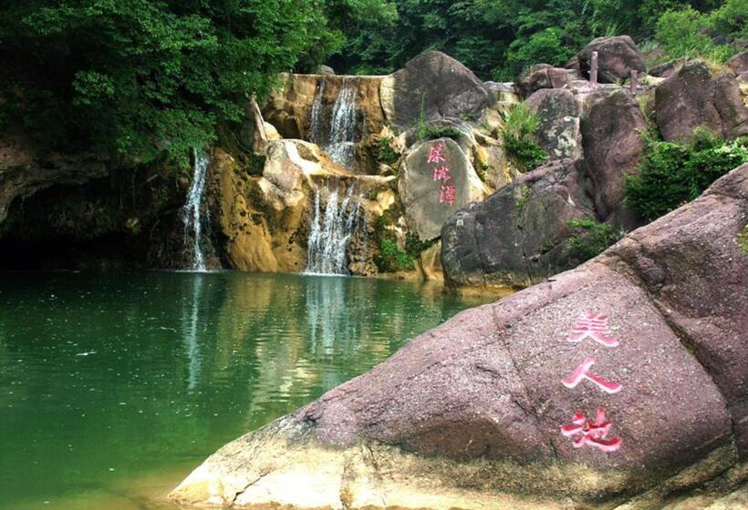 Lavande Hotels Jingshan Bus Station