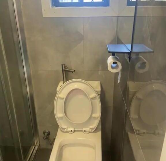 پانسیون A Private Unit With Own Bathroom And Kitchen