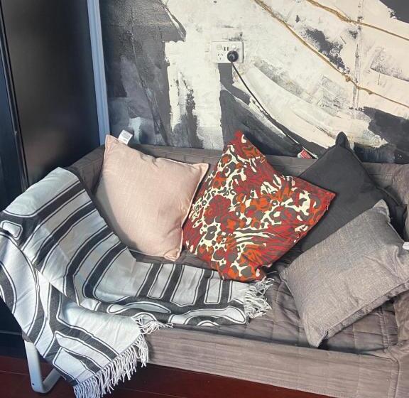 پانسیون A Private Unit With Own Bathroom And Kitchen