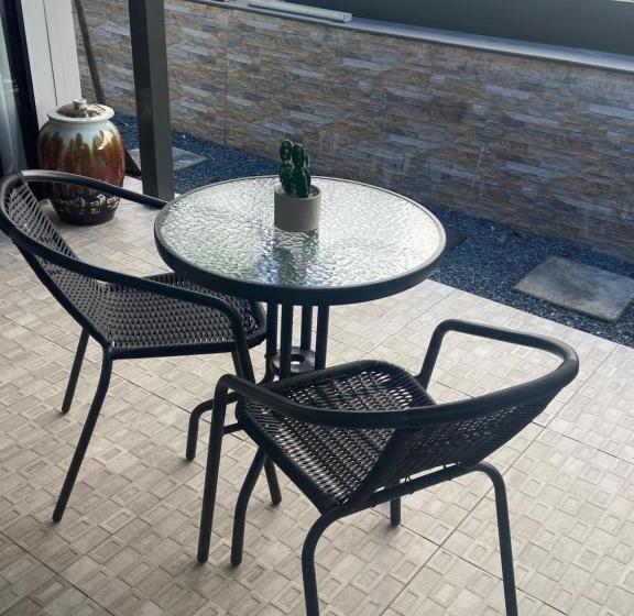 پانسیون A Private Unit With Own Bathroom And Kitchen