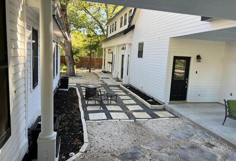 펜션 Adult Treehouse In Historic Old Town