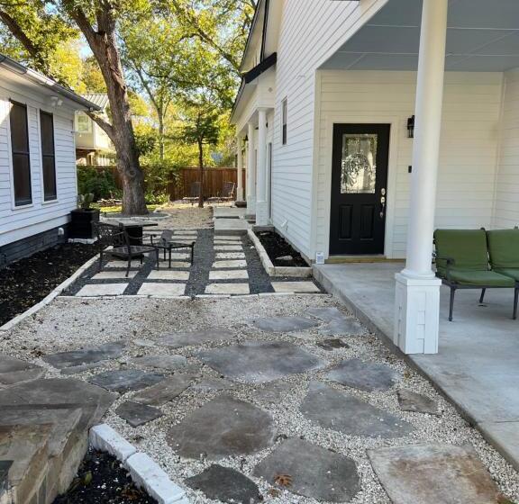 펜션 Adult Treehouse In Historic Old Town