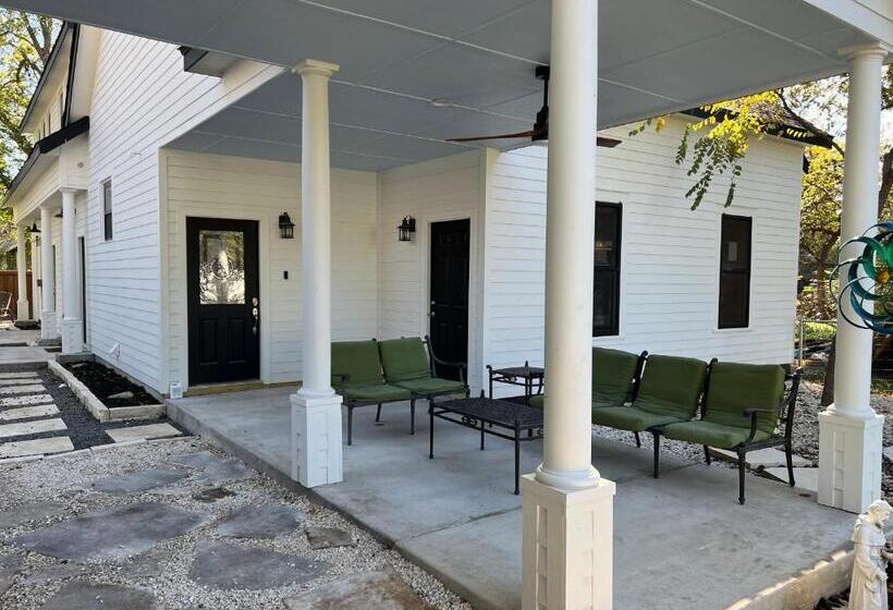 펜션 Adult Treehouse In Historic Old Town