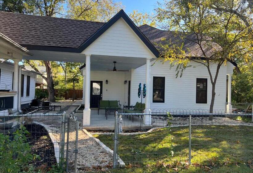 펜션 Adult Treehouse In Historic Old Town