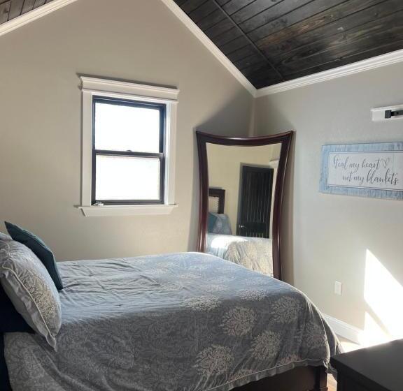 펜션 Adult Treehouse In Historic Old Town