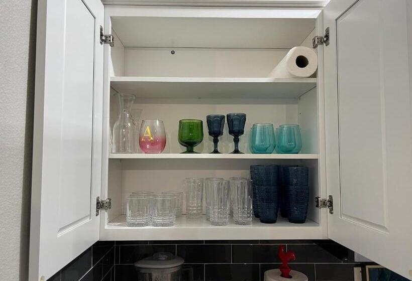 펜션 Adult Treehouse In Historic Old Town