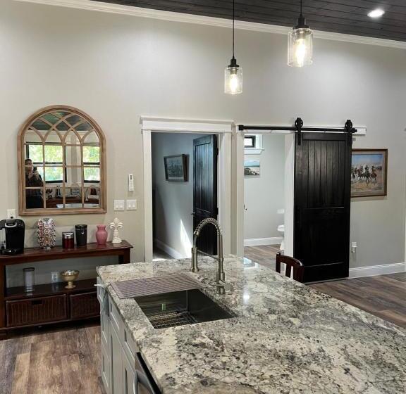 펜션 Adult Treehouse In Historic Old Town