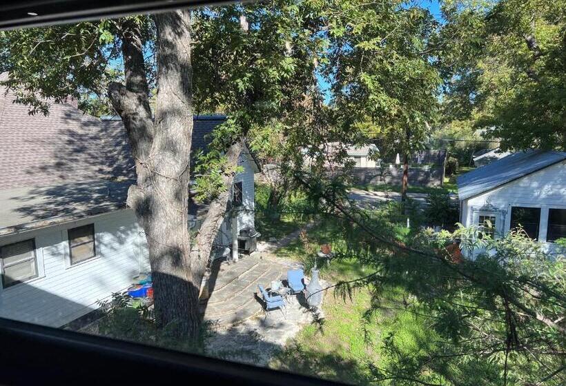 펜션 Adult Treehouse In Historic Old Town