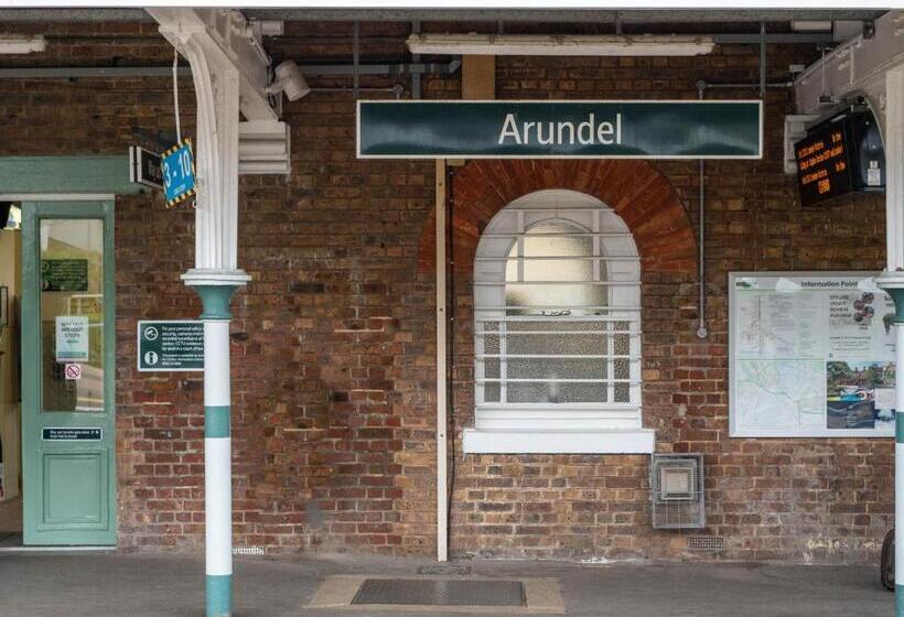 Пансион Arundel Comfort En Suite Twin Friends & Family