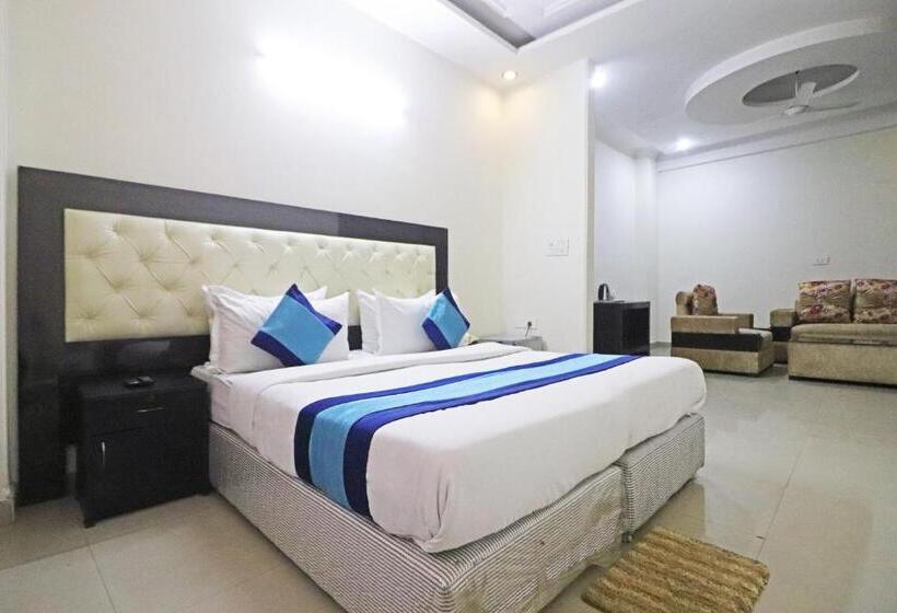 ペンション Surya Residency