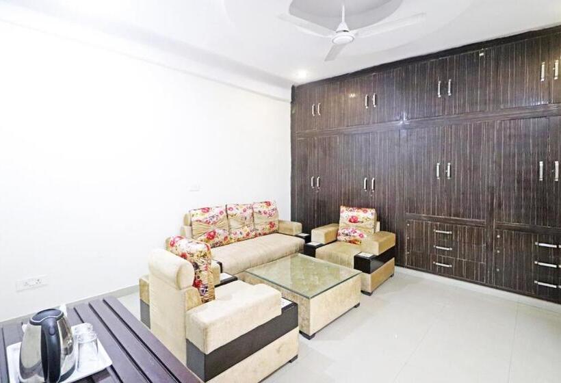 ペンション Surya Residency