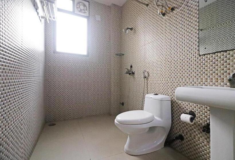 ペンション Surya Residency