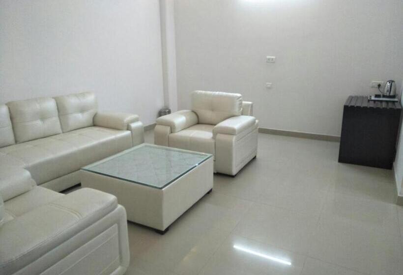 ペンション Surya Residency