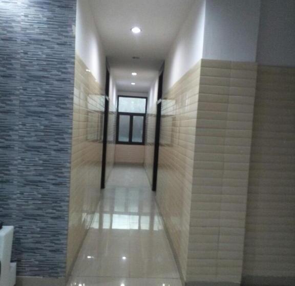 ペンション Surya Residency