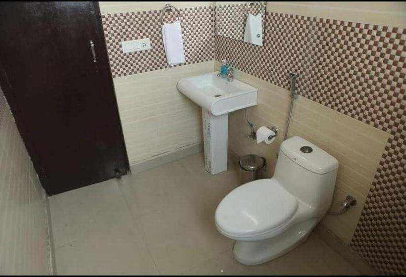 ペンション Surya Residency