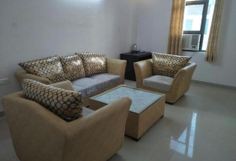 ペンション Surya Residency