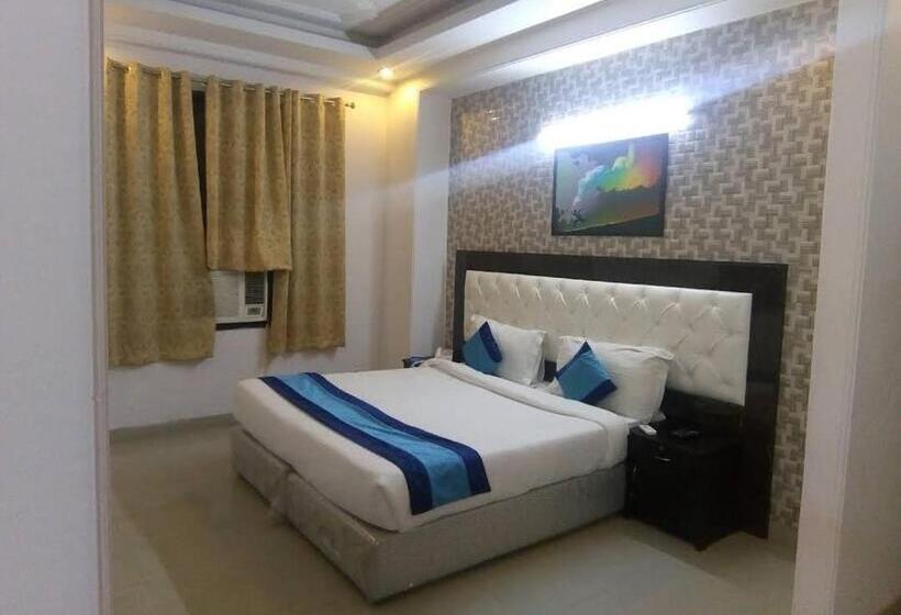 ペンション Surya Residency