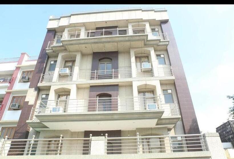 ペンション Surya Residency