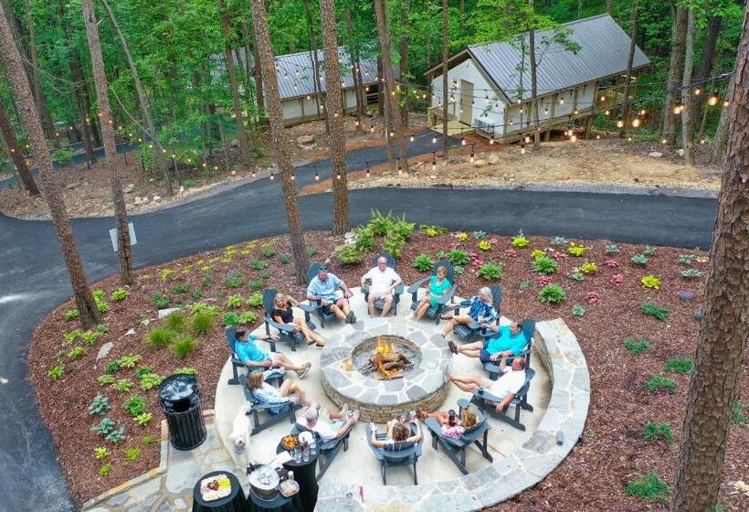 אתר נופש Birch Luxury Treehouse Near Lake Guntersville