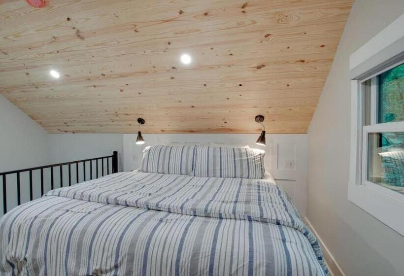 אתר נופש Birch Luxury Treehouse Near Lake Guntersville